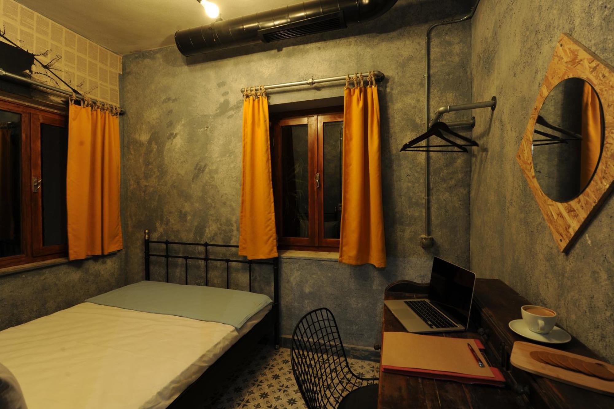 Role Street Hostel Анталия Стая снимка